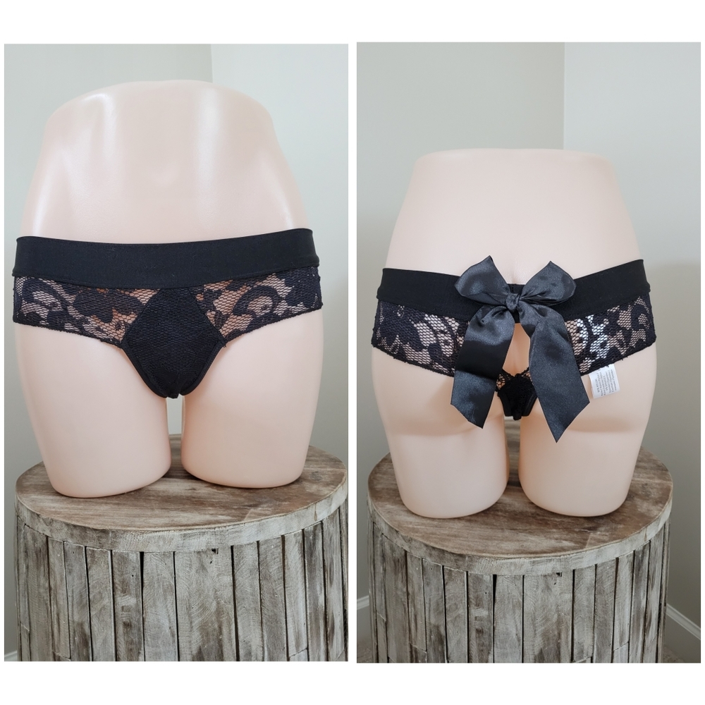 Lace bow back key hole panties OS